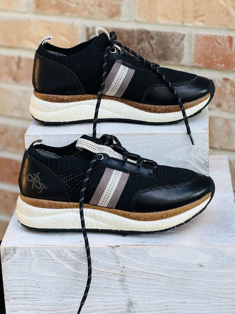 Women’s Black Leather Athletic Sneakers with Grey Stripe Size 6.5